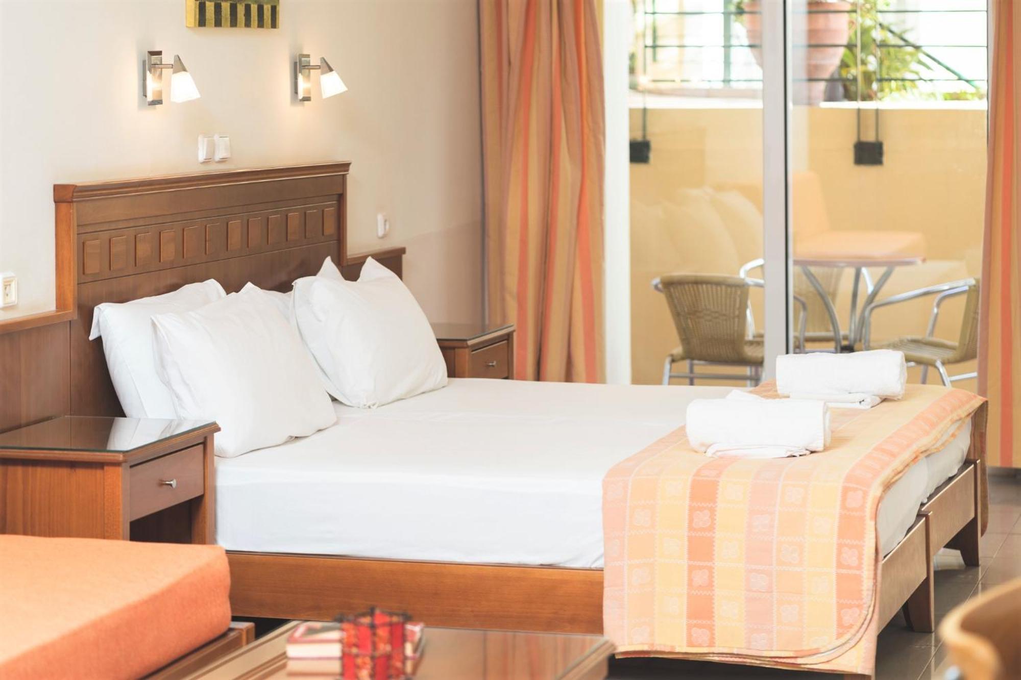 Helios Apartments Kato Daratso Phòng bức ảnh